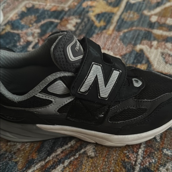 New Balance, Native and Ugg leather boots. - Picture 13 of 15